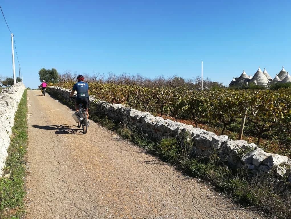 puglia-in-bici-tra-i-trulli-e-il-mare