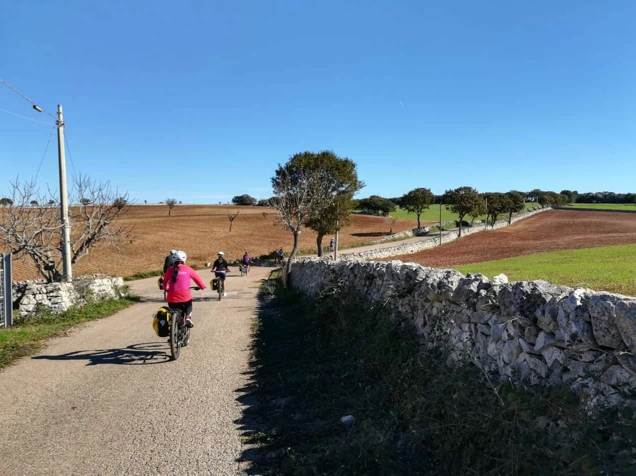 puglia-in-bici-tra-i-trulli-e-il-mare