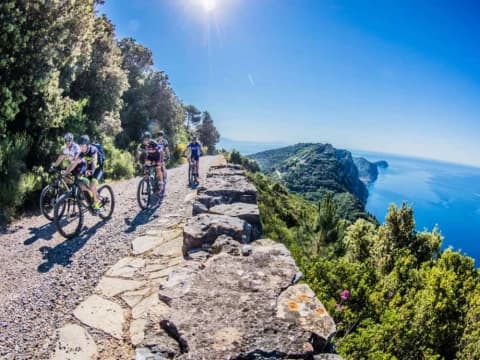 it/autunno-a-cinque-terre-tra-vendemmie-e-sapori-antichi image