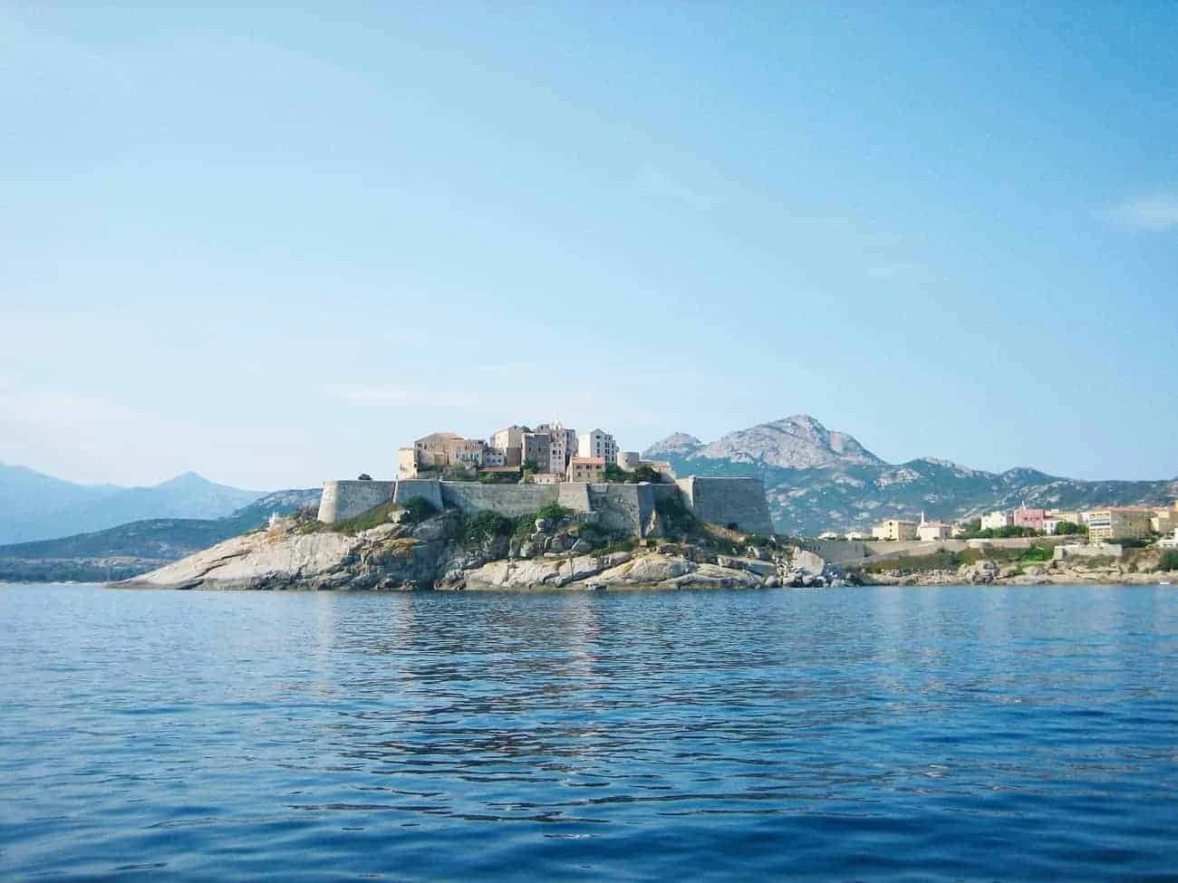 sulle-strade-piu-belle-della-corsica-in-bici-da-corsa