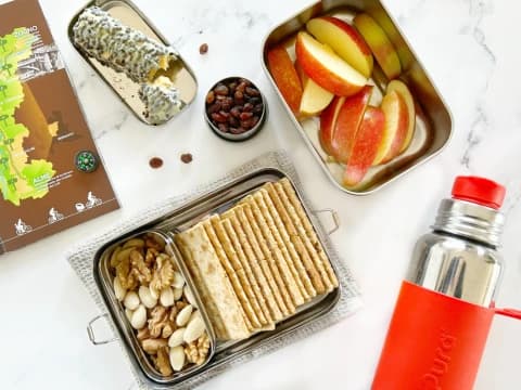 travel-snacks-for-kids-how-to-organize image