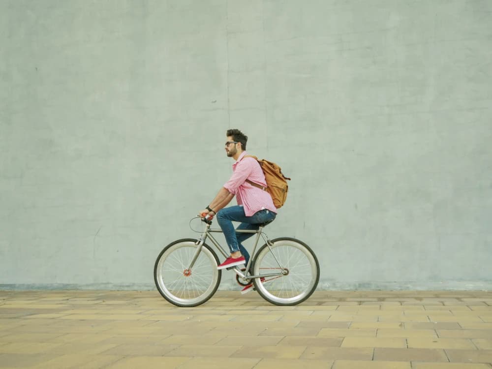 come-vestirsi-andare-bici-citta image