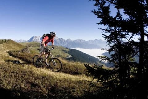 il-circuito-del-dachstein-in-mountain-bike