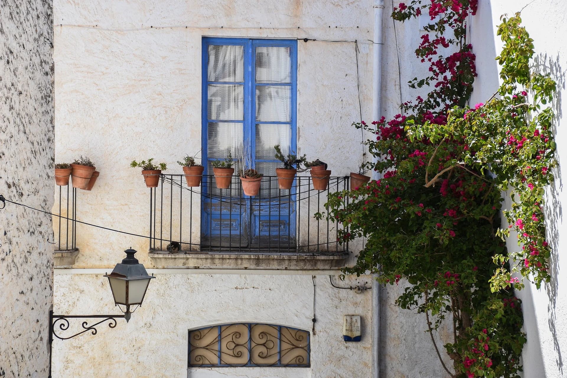 between-the-pyrenees-and-the-costa-brava-on-road-bike