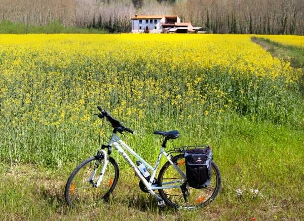 by-bike-along-the-green-roads-of-girona