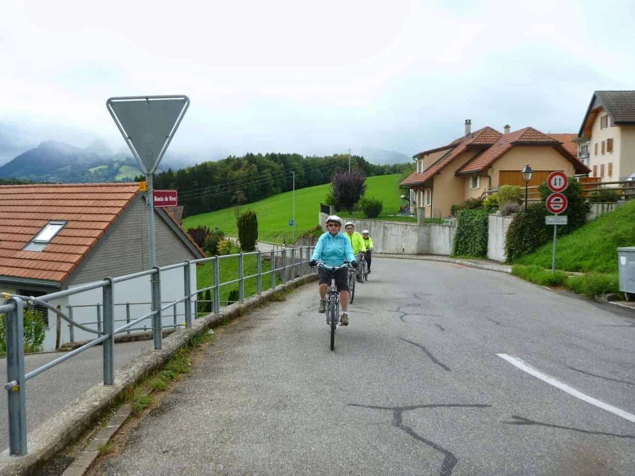 switzerland-between-lakes-and-culture-from-geneva-to-interlaken-by-bike