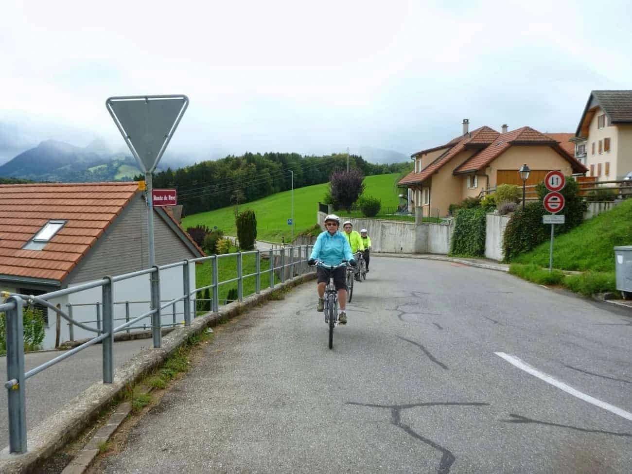 la-svizzera-tra-laghi-e-cultura-da-ginevra-a-interlaken-in-bici