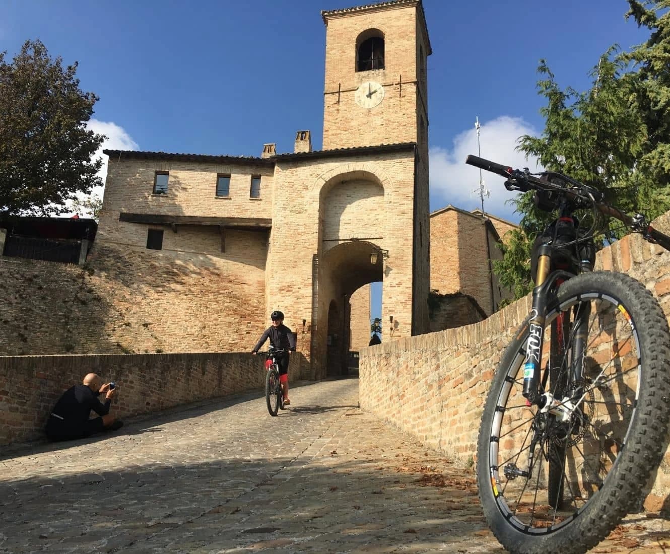 tra-romagna-e-marche-in-bici-gravel