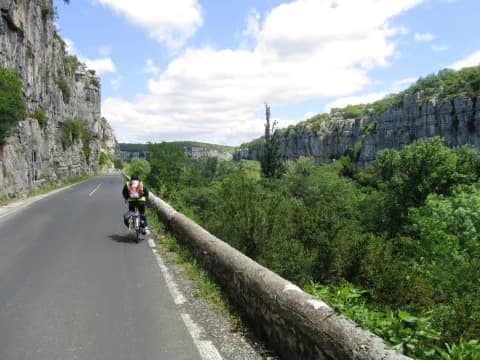 le-gole-dellardeche-in-bicicletta