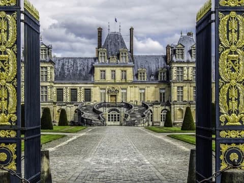 sulle-tracce-di-luigi-xiv-dal-castello-di-fontainebleau-alla-reggia-di-versailles-in-bici-2