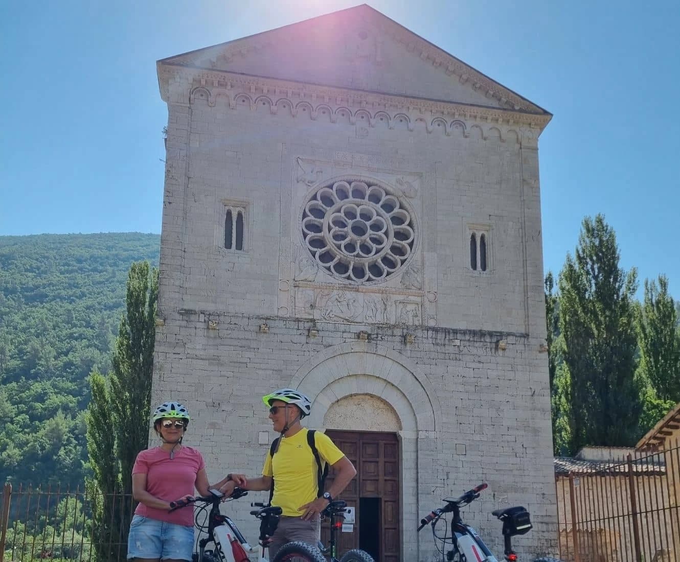 in-umbria-per-la-fioritura-delle-lenticchie-in-e-bike