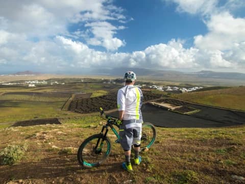 lanzarote-in-bici-nella-terra-dei-vulcani