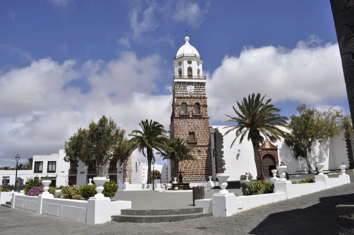 lanzarote-by-bike-in-the-land-of-volcanoes