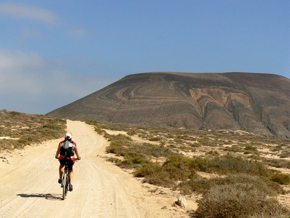 lanzarote-in-bici-nella-terra-dei-vulcani