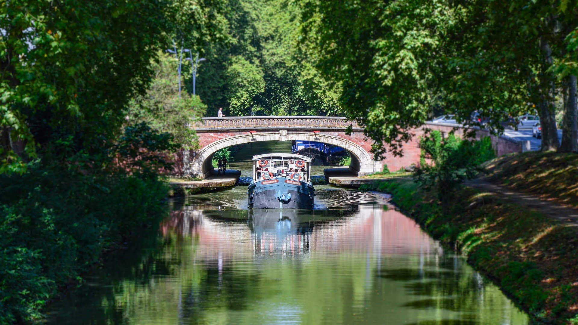 the-canal-de-la-garonne-from-toulouse-to-bordeaux