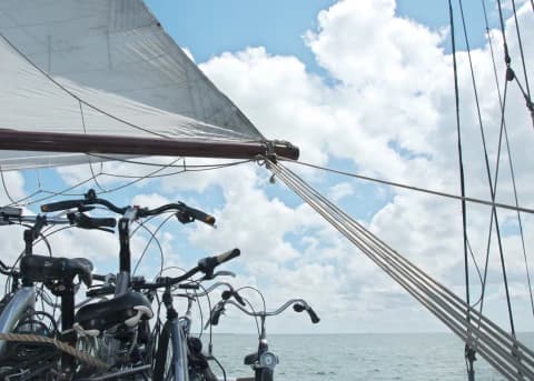 by-bike-and-sailing-boat-among-the-frisian-islands