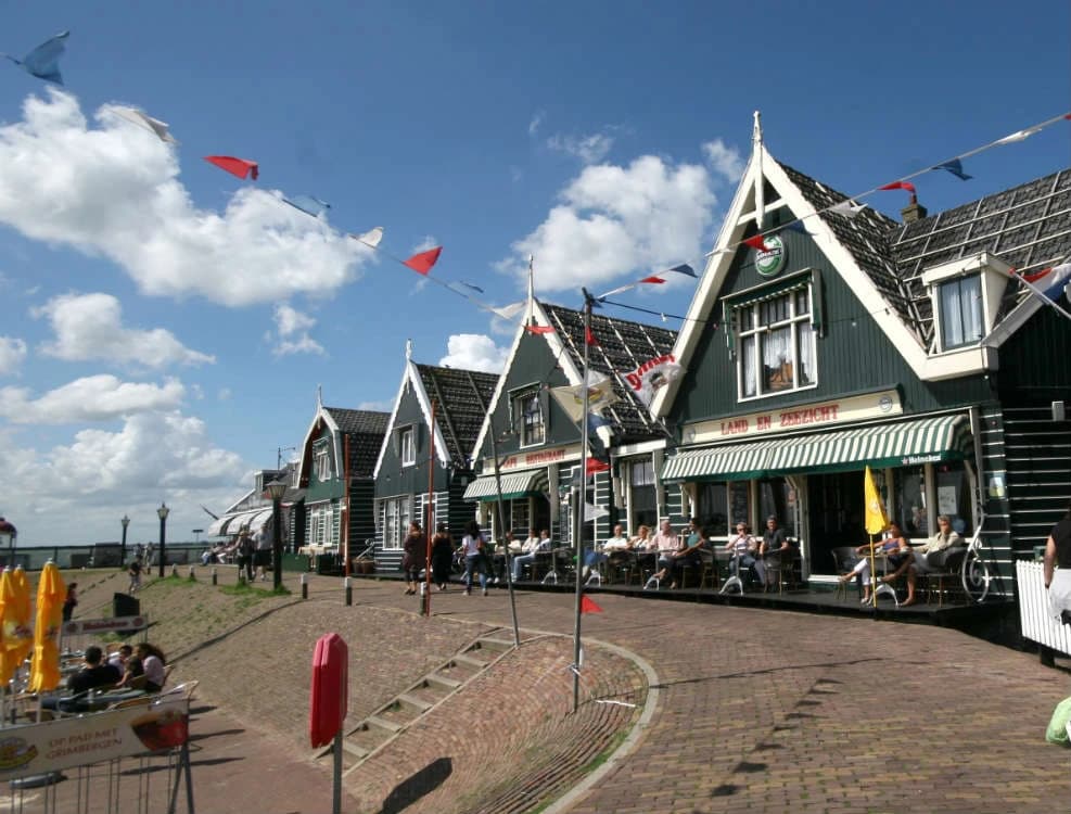in-bici-e-veliero-sullijsselmeer