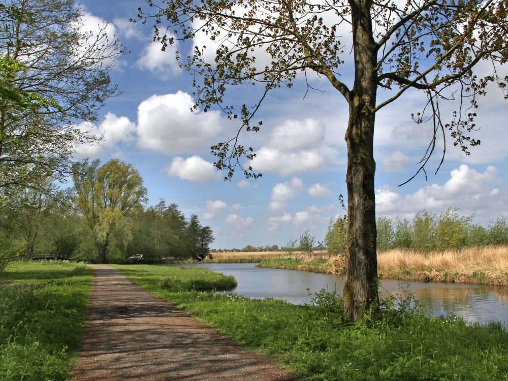 in-bici-e-veliero-sullijsselmeer