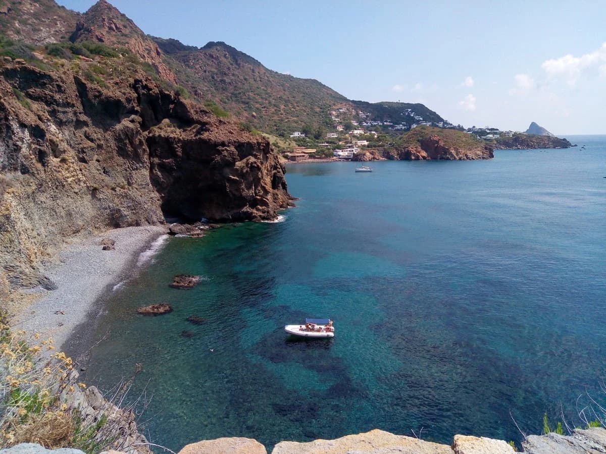 bike-and-boat-in-sicily-between-the-aeolian-islands