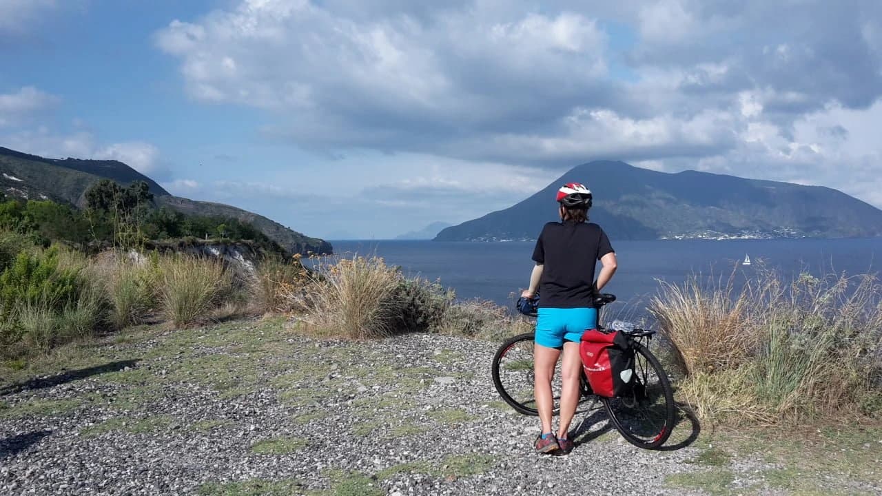 bike-and-boat-in-sicily-between-the-aeolian-islands