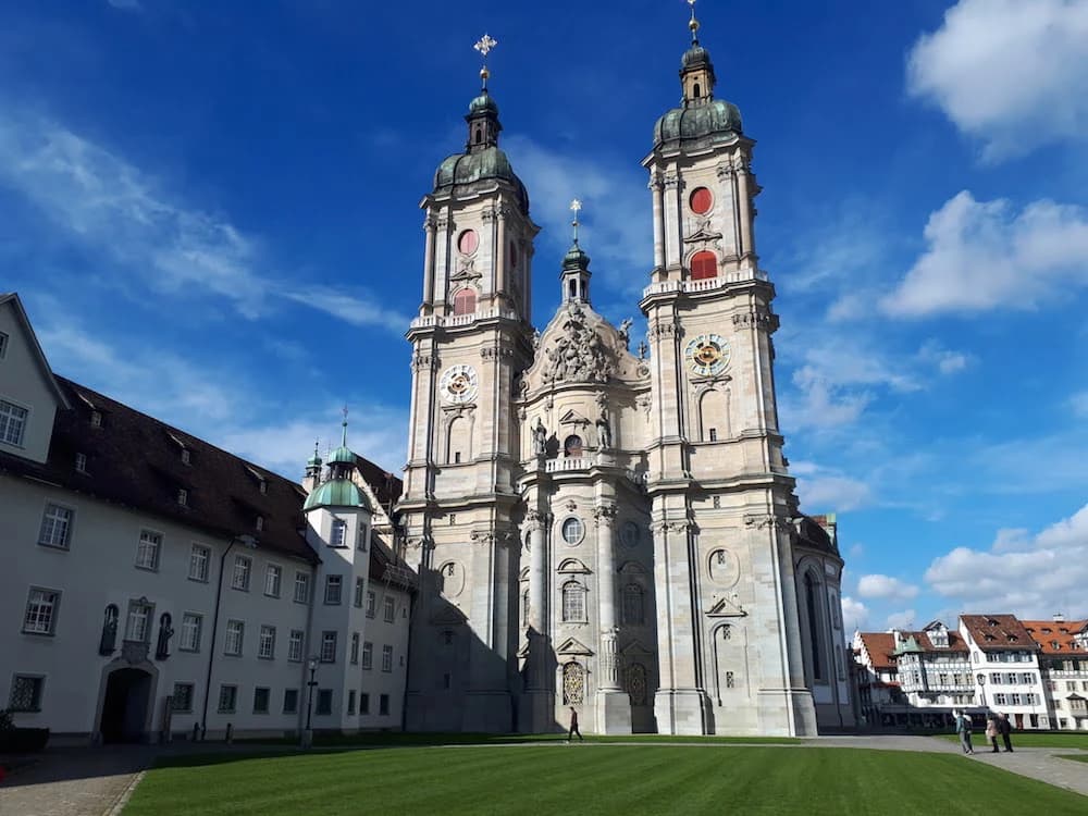 the-lakes-of-switzerland-by-bicycle-constance-zurich-and-walen