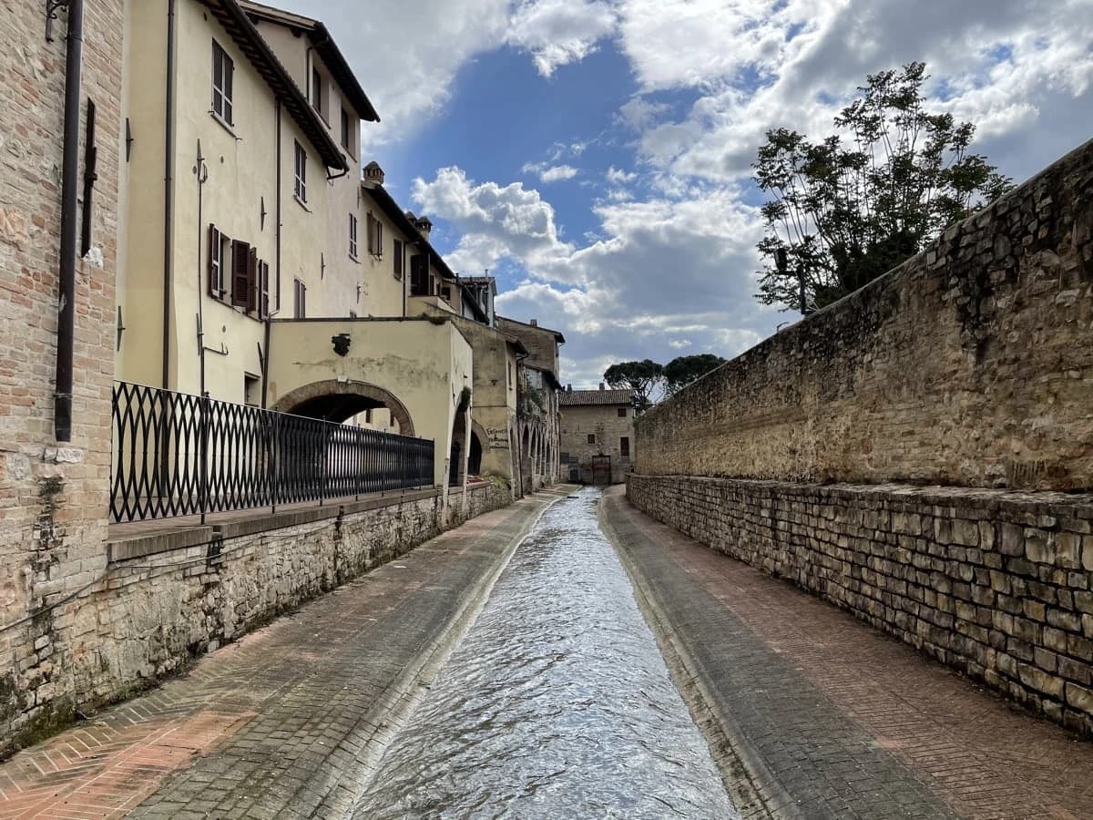 le-meraviglie-della-valle-umbra-in-e-bike