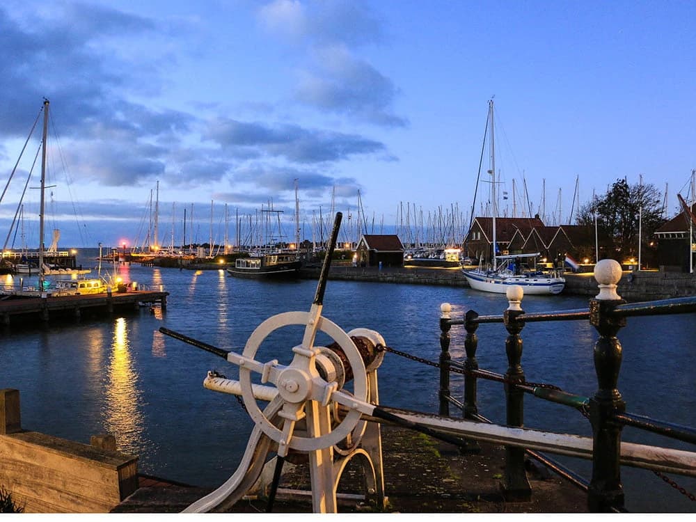 bike-and-boat-on-the-ijsselmeer