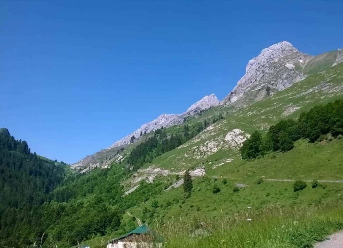tour-circolare-da-ginevra-le-alpi-francesi-in-bici-da-corsa