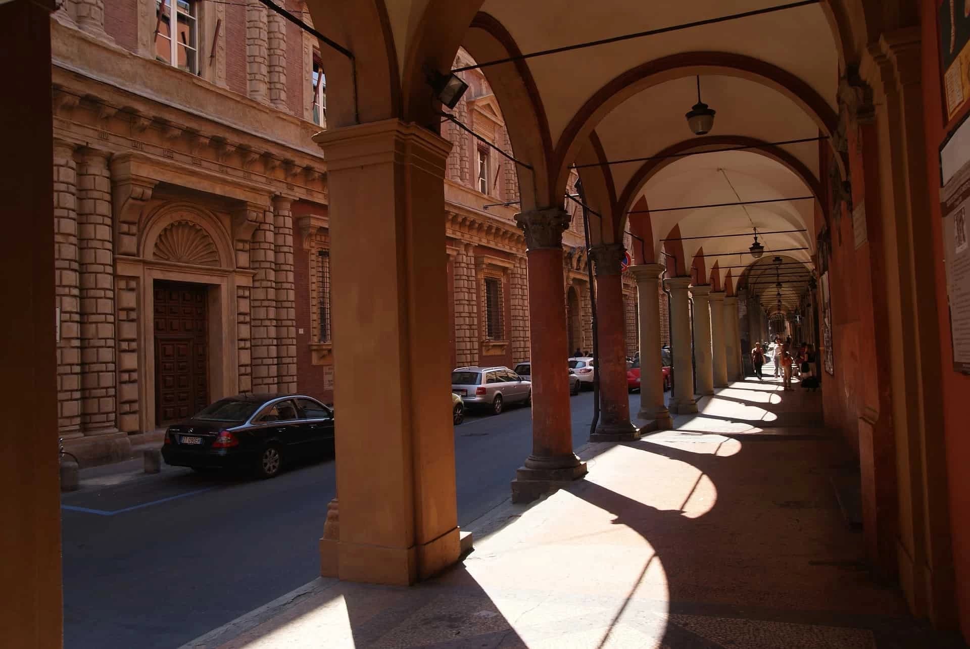 bologna-in-bici-la-piu-antica-universita-del-mondo