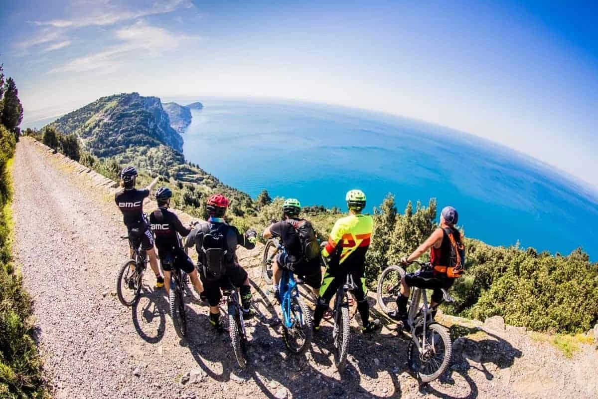 food-and-bikes-in-the-gulf-of-poets