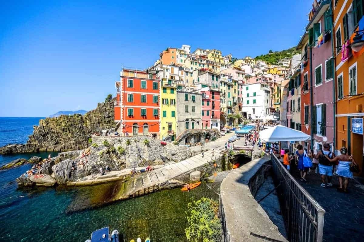 on-the-sea-of-cinque-terre-by-bike