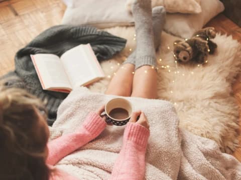 L’arte della hygge: il segreto della felicità secondo i danesi larte-della-hygge-il-segreto-della-felicità-secondo-i-danesi image