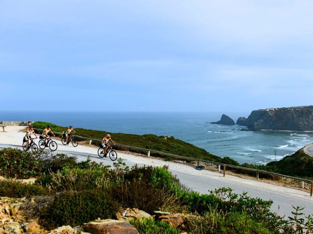 on-the-coasts-of-alentejo-in-group-with-guide
