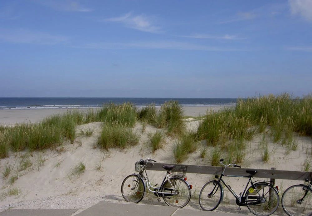 by-bike-and-sailboat-among-the-frisian-islands