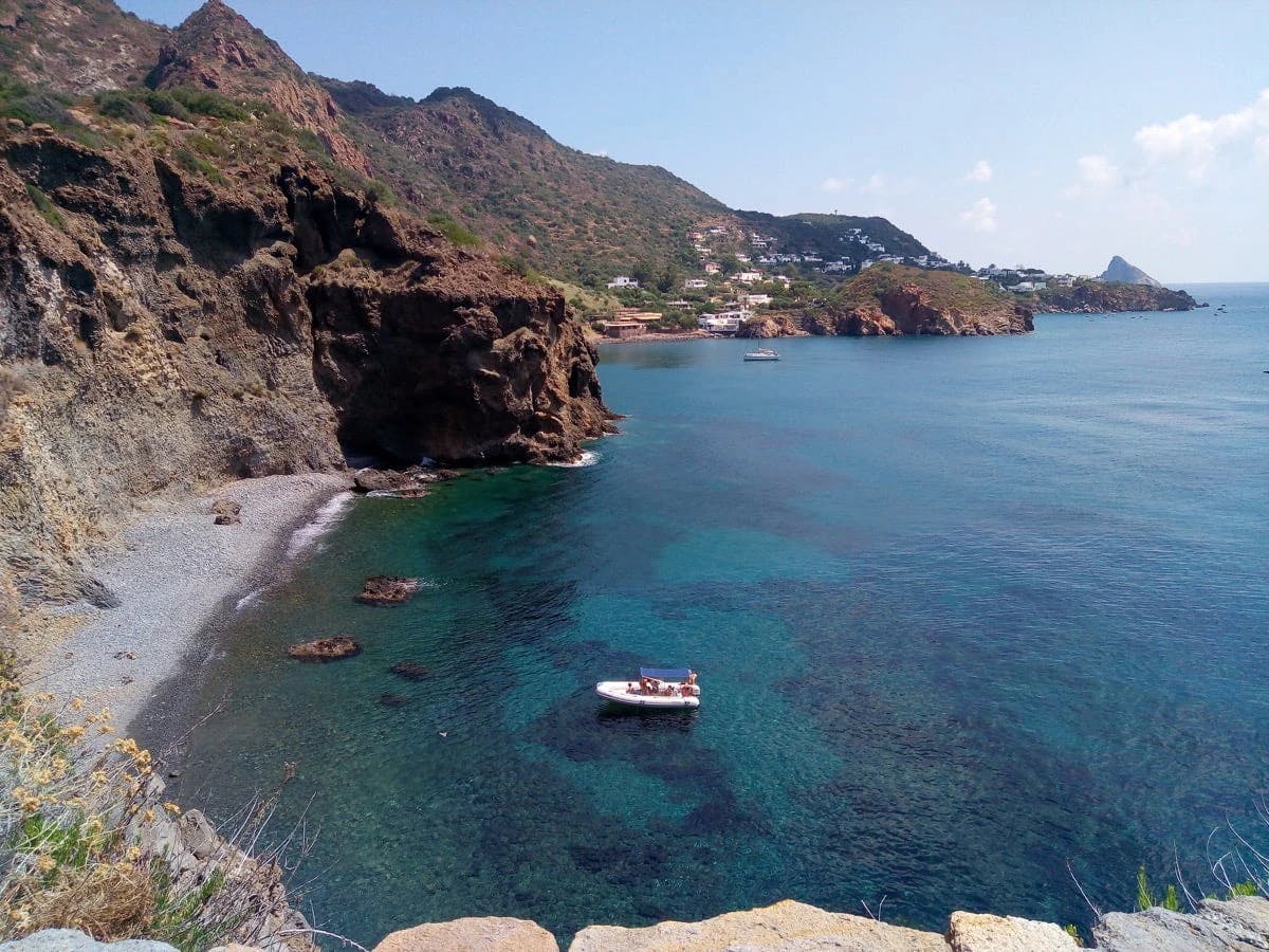 bici-e-barca-in-sicilia-tra-le-isole-eolie