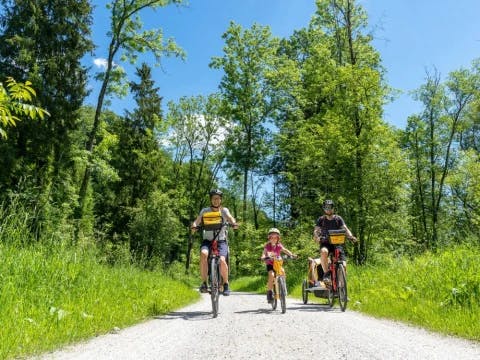 along-the-drava-cycle-path-with-children