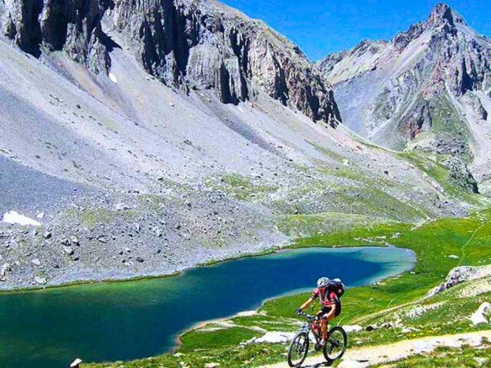laltopiano-della-gardetta-e-la-val-maira-in-mountain-bike